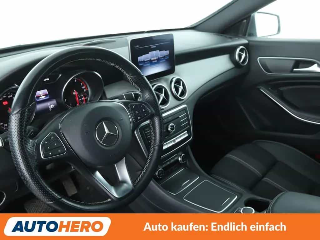 Mercedes-Benz CLA 220 Shooting Brake 4Matic Urban Aut.*NAVI* 10/2018-photo-10