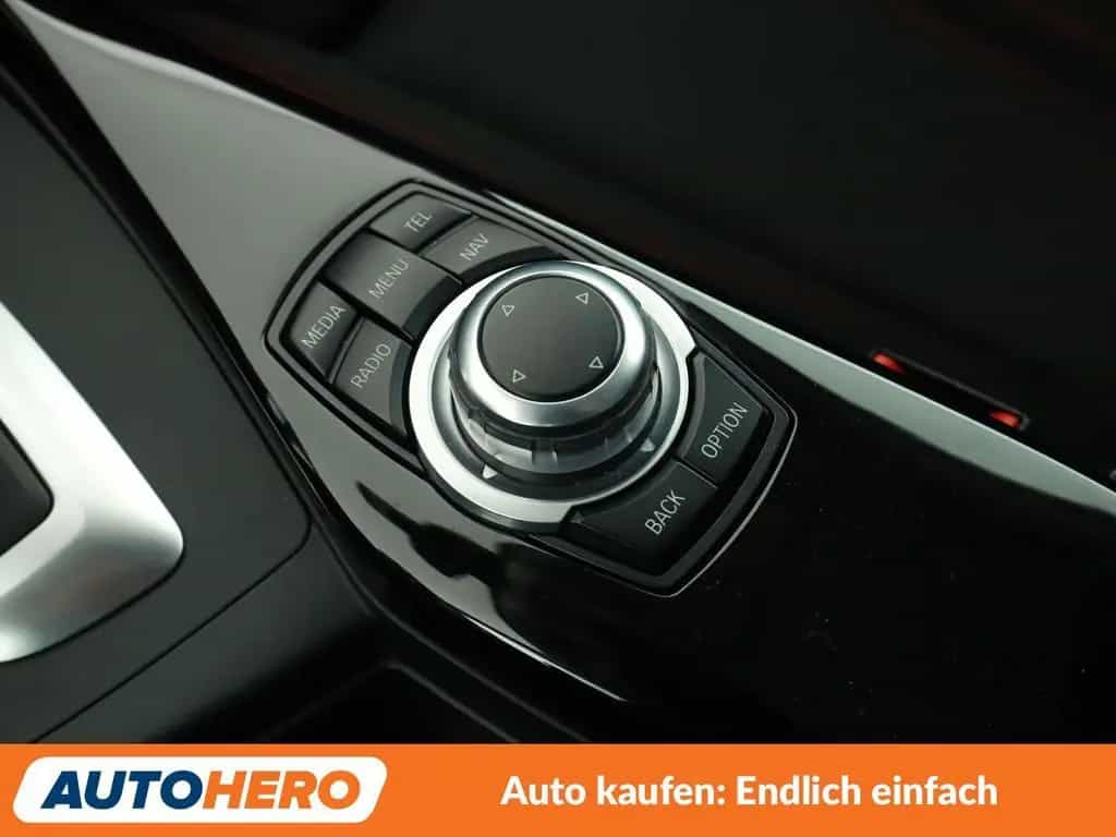 BMW 118 i Sport Line Aut.*NAVI*LED*TEMPO*PDC*SHZ* 07/2016-photo-25