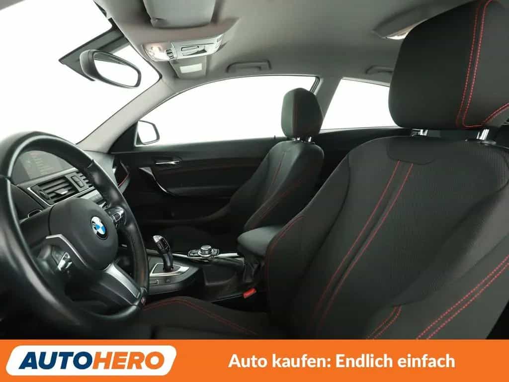 BMW 118 i Sport Line Aut.*NAVI*LED*TEMPO*PDC*SHZ* 07/2016-photo-9