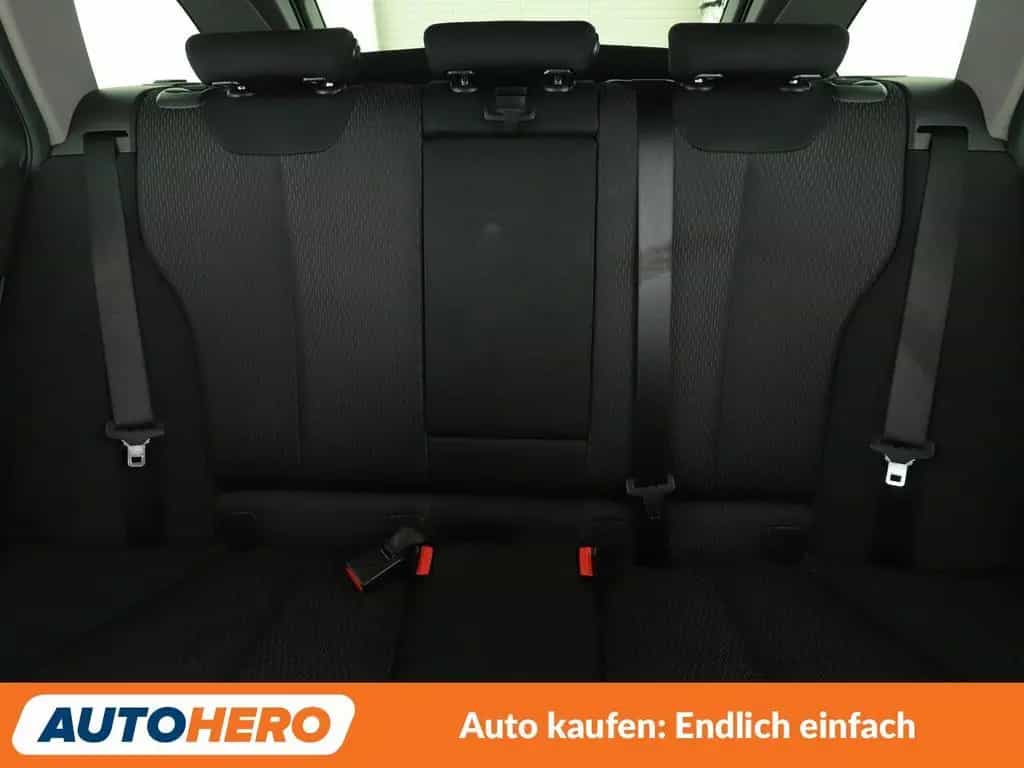 BMW 318 i Advantage Aut.*NAVI*LED*PDC*SHZ*TEMPO*ALU* 12/2017-photo-15