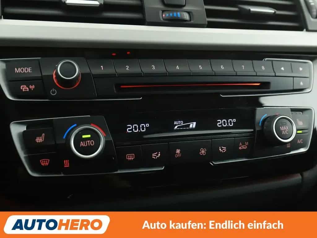 BMW 318 i Advantage Aut.*NAVI*LED*PDC*SHZ*TEMPO*ALU* 12/2017-photo-22