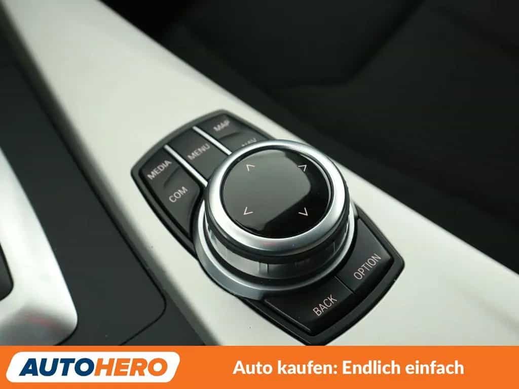 BMW 318 i Advantage Aut.*NAVI*LED*PDC*SHZ*TEMPO*ALU* 12/2017-photo-24