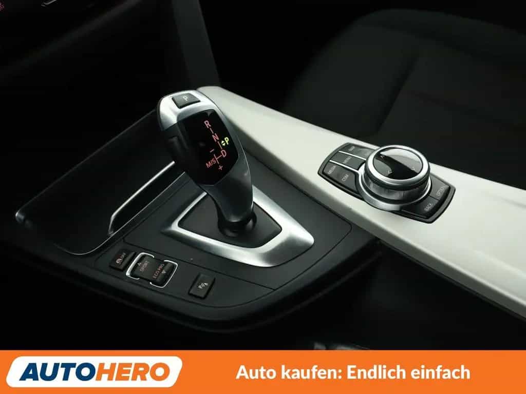 BMW 318 i Advantage Aut.*NAVI*LED*PDC*SHZ*TEMPO*ALU* 12/2017-photo-25