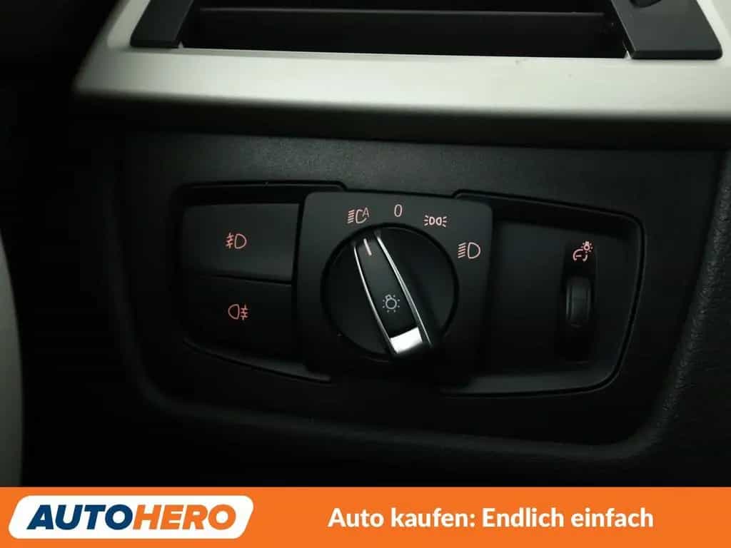 BMW 318 i Advantage Aut.*NAVI*LED*PDC*SHZ*TEMPO*ALU* 12/2017-photo-26