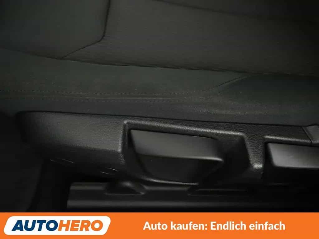 BMW 318 i Advantage Aut.*NAVI*LED*PDC*SHZ*TEMPO*ALU* 12/2017-photo-28