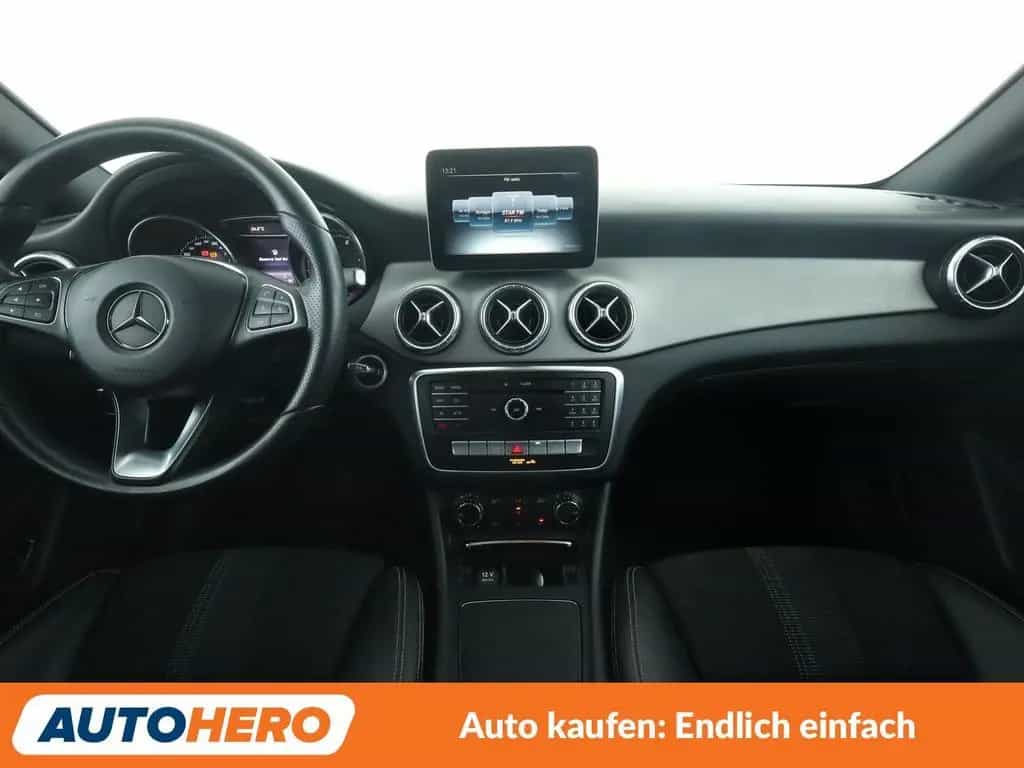 Mercedes-Benz CLA 180 Urban Aut.*NAVI*TEMPO*LED*CAM*SHZ*PDC* 08/2017-photo-11