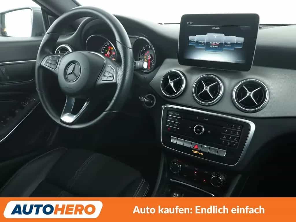 Mercedes-Benz CLA 180 Urban Aut.*NAVI*TEMPO*LED*CAM*SHZ*PDC* 08/2017-photo-12