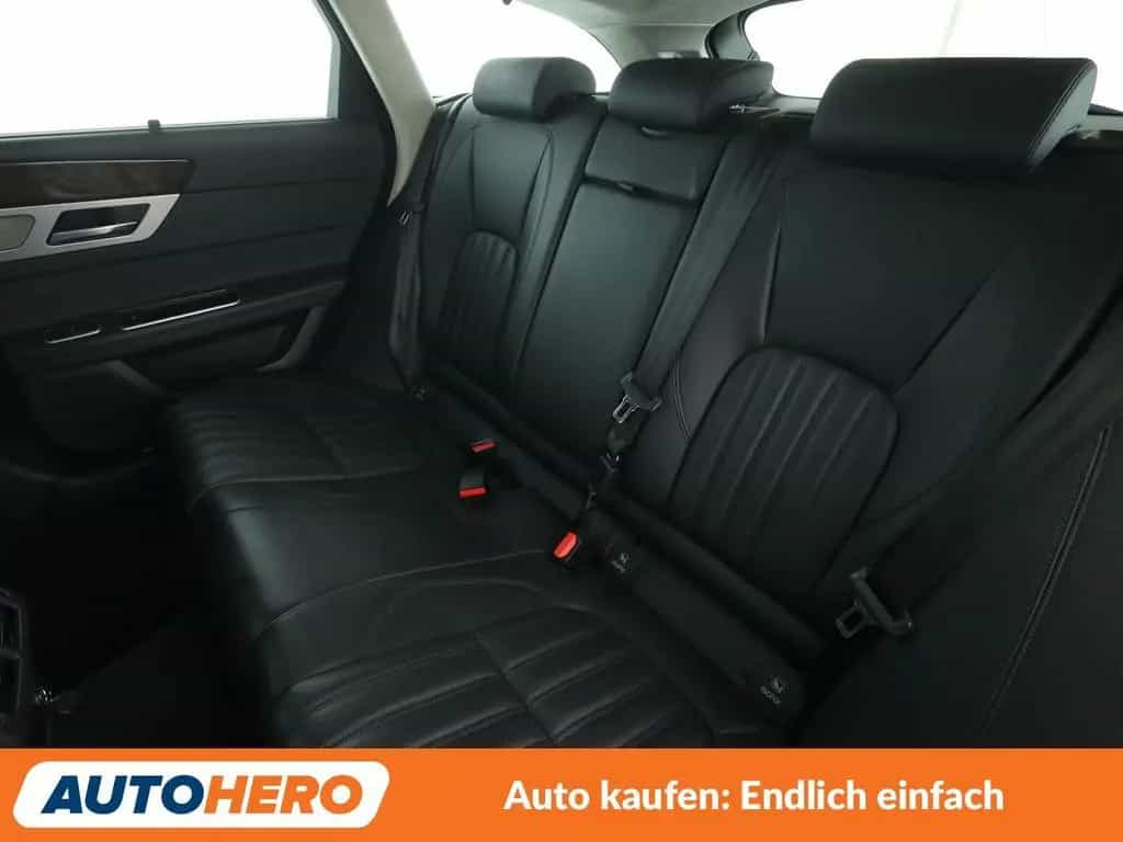 Jaguar XF E-Performance Portfolio Aut.*NAVI*TEMPO*CAM* 10/2018-photo-13