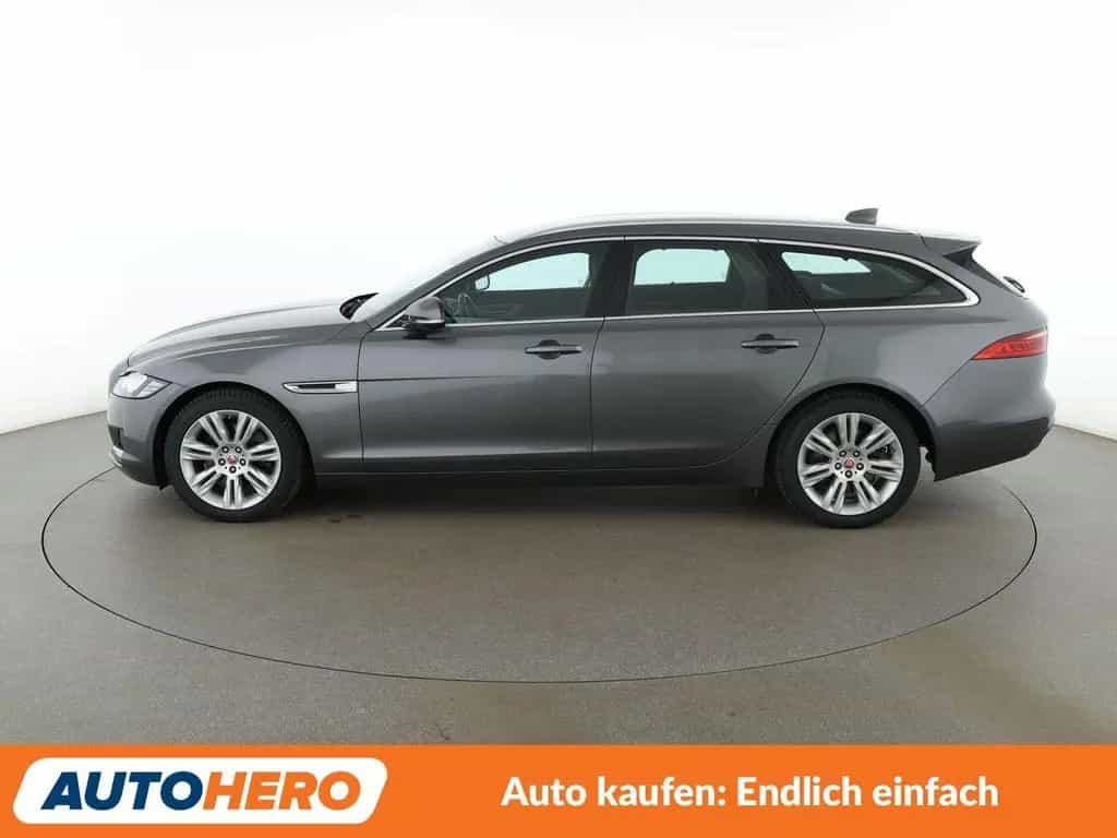 Jaguar XF E-Performance Portfolio Aut.*NAVI*TEMPO*CAM* 10/2018-photo-2