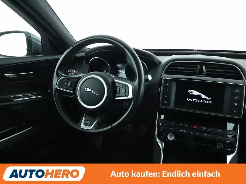 Jaguar XE 20d R-Sport Aut*NAVI*XENON*TEMPO*CAM*PDC*SHZ* 09/2015-photo-12