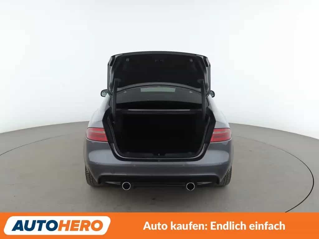 Jaguar XE 20d R-Sport Aut*NAVI*XENON*TEMPO*CAM*PDC*SHZ* 09/2015-photo-16