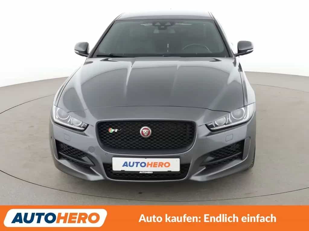 Jaguar XE 20d R-Sport Aut*NAVI*XENON*TEMPO*CAM*PDC*SHZ* 09/2015-photo-8