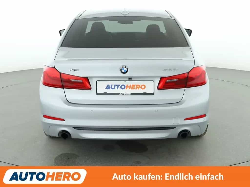 BMW 530 i xDrive Sport Line Aut.*NAVI*LED*HUD*CAM*PDC 05/2017-photo-4