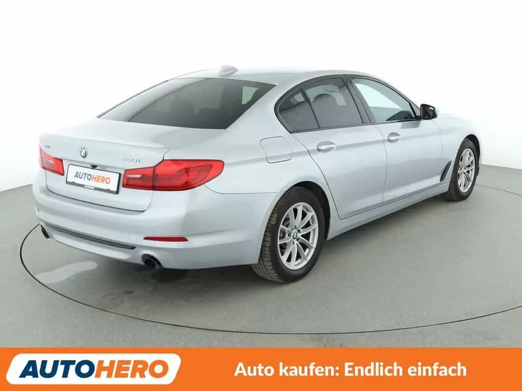 BMW 530 i xDrive Sport Line Aut.*NAVI*LED*HUD*CAM*PDC 05/2017-photo-5