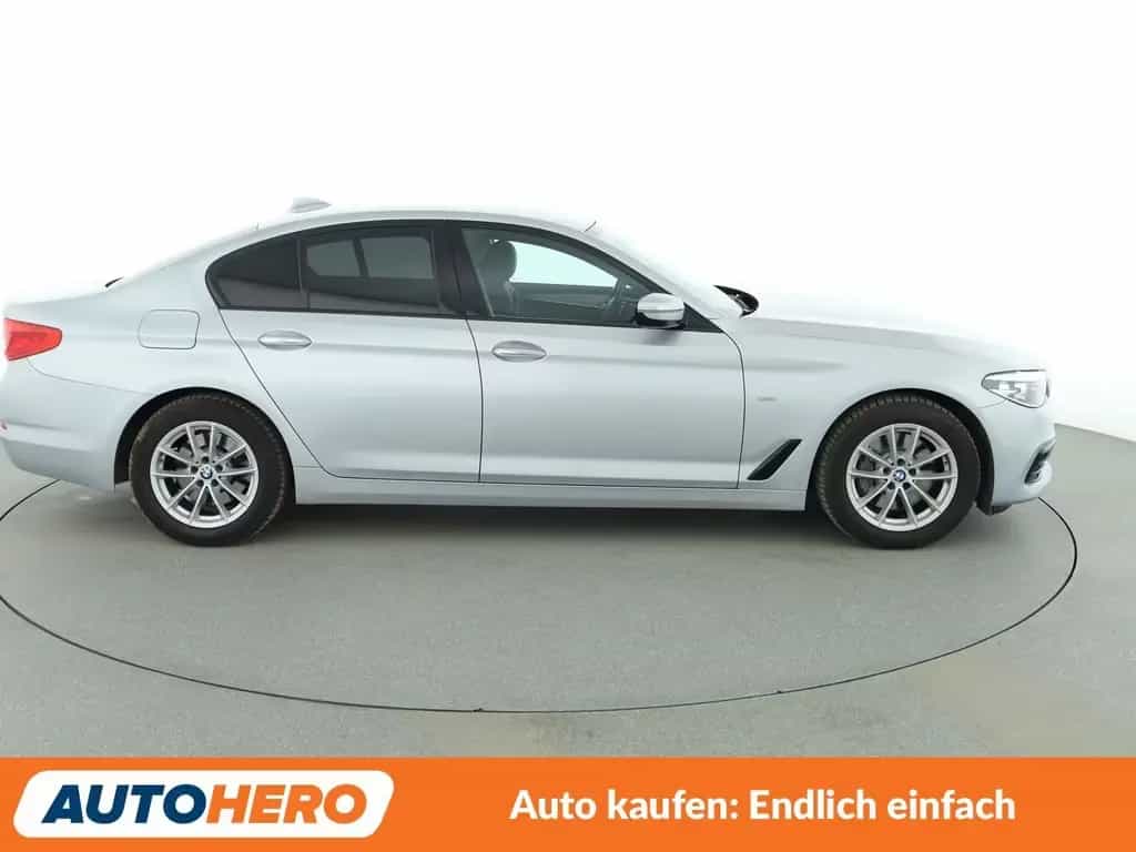 BMW 530 i xDrive Sport Line Aut.*NAVI*LED*HUD*CAM*PDC 05/2017-photo-6