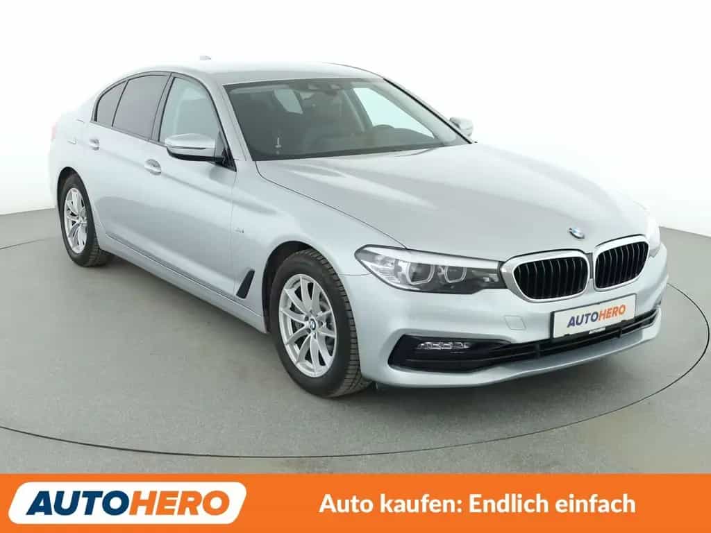 BMW 530 i xDrive Sport Line Aut.*NAVI*LED*HUD*CAM*PDC 05/2017-photo-7