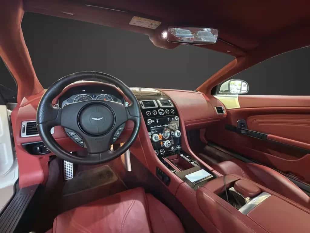 Aston Martin DBS 6.0 04/2011-photo-12