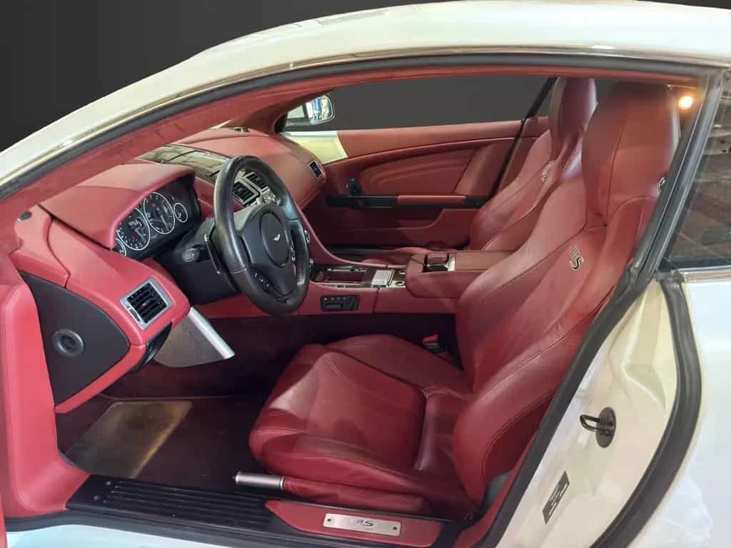 Aston Martin DBS 6.0 04/2011-photo-8