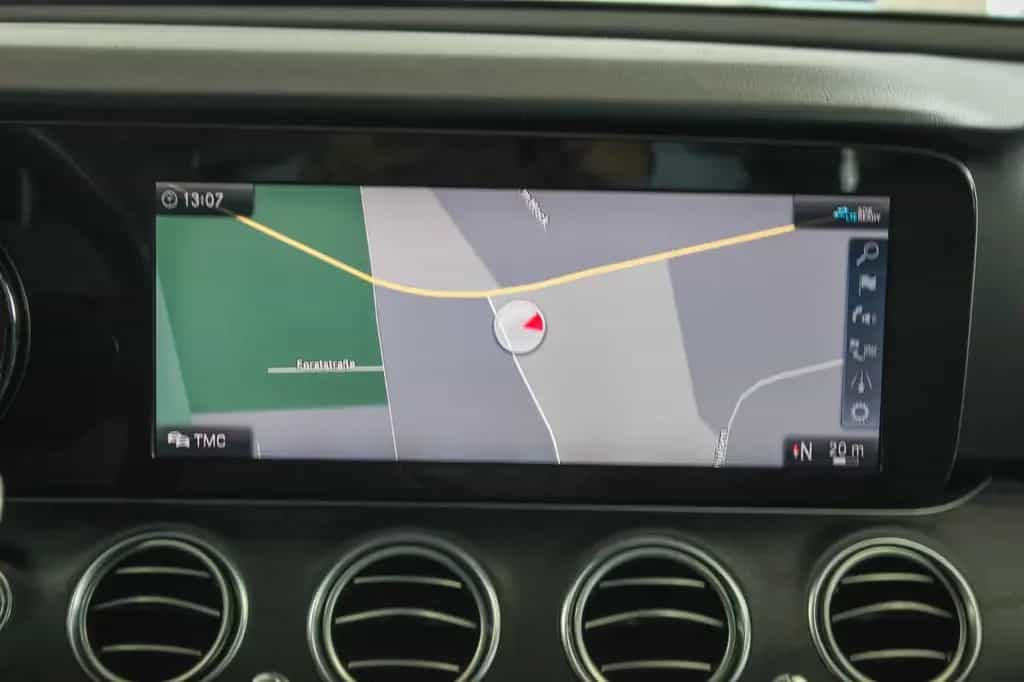Mercedes-Benz E 200 E200 Avantgarde Automatik 360° Kamera AHK 06/2018-photo-11