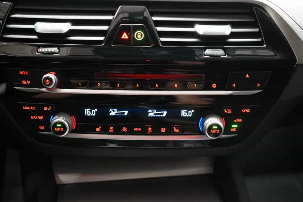 BMW 520 d G31 Touring *Unfallfrei*360°Cam*AHK 04/2018-photo-26