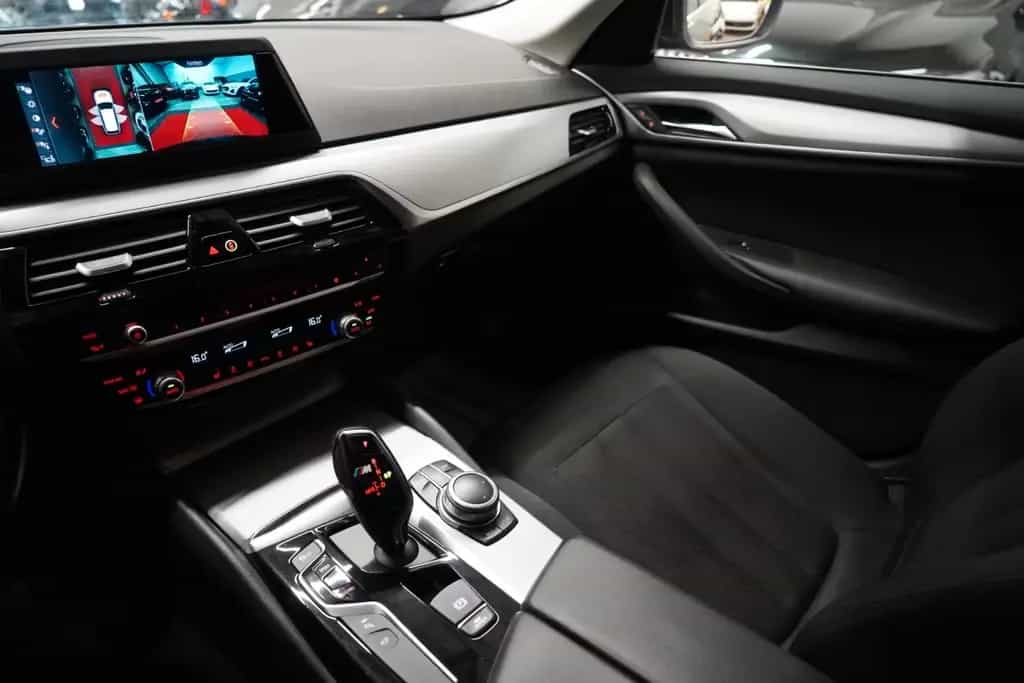 BMW 520 d G31 Touring *Unfallfrei*360°Cam*AHK 04/2018-photo-28
