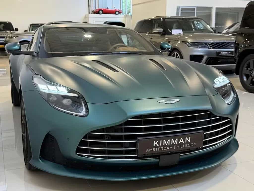 Aston Martin DB12 4.0 V8 | Satin Racing Green | 21 Felgen Sat 08/2024-photo-3