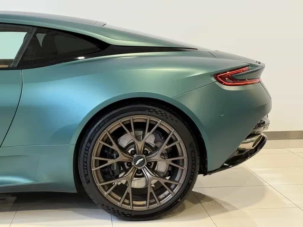 Aston Martin DB12 4.0 V8 | Satin Racing Green | 21 Felgen Sat 08/2024-photo-8