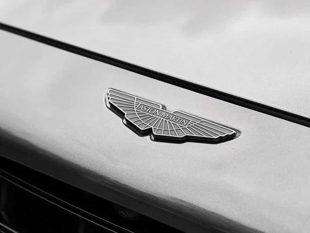 Aston Martin DBX 707 Magneti Silver / Phantom Grey Carbon Ext 03/2023-photo-12