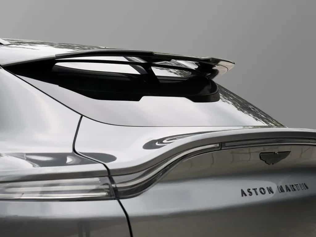 Aston Martin DBX 707 Magneti Silver / Phantom Grey Carbon Ext 03/2023-photo-17
