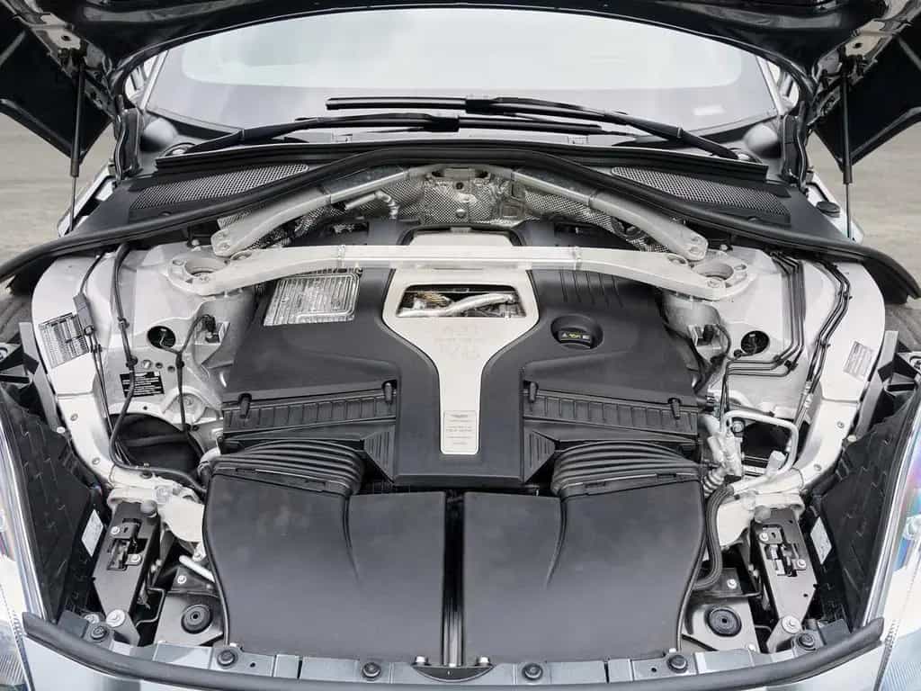 Aston Martin DBX 707 Magneti Silver / Phantom Grey Carbon Ext 03/2023-photo-18