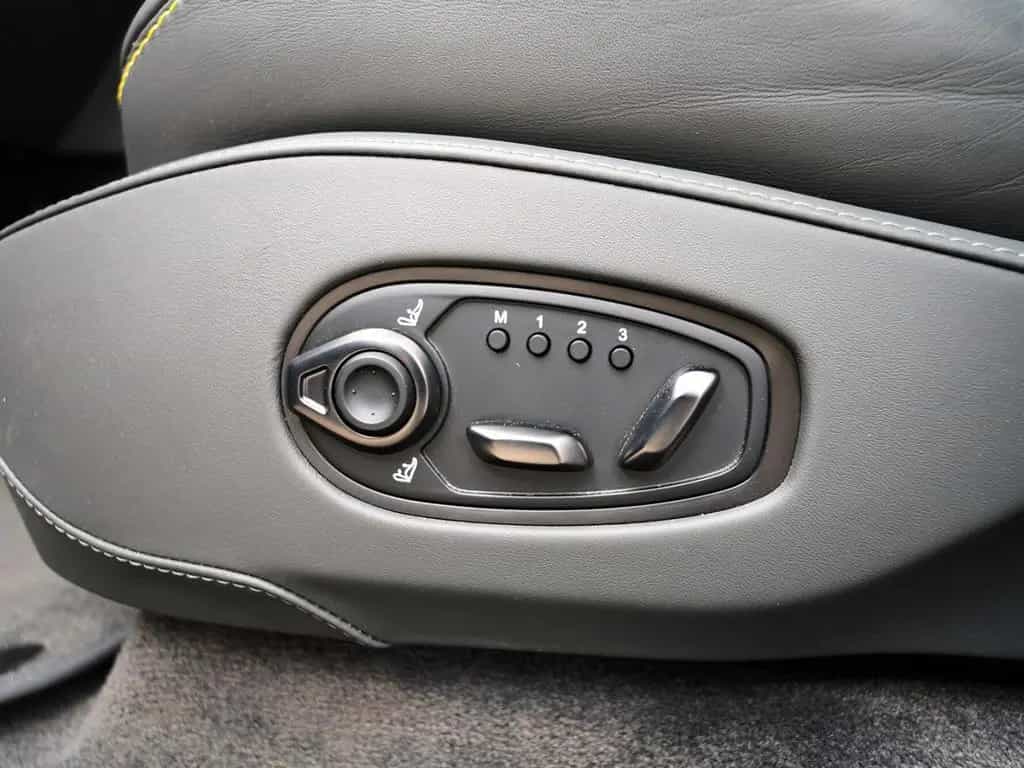 Aston Martin DBX 707 Magneti Silver / Phantom Grey Carbon Ext 03/2023-photo-23