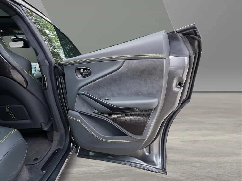 Aston Martin DBX 707 Magneti Silver / Phantom Grey Carbon Ext 03/2023-photo-32