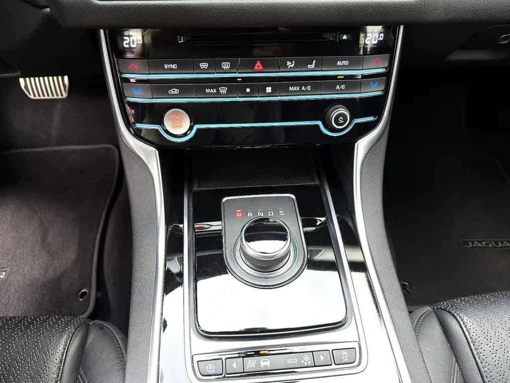 Jaguar XF Sportbrake Prestige *LED*SHZ*AHK*RFK* 08/2019-photo-17