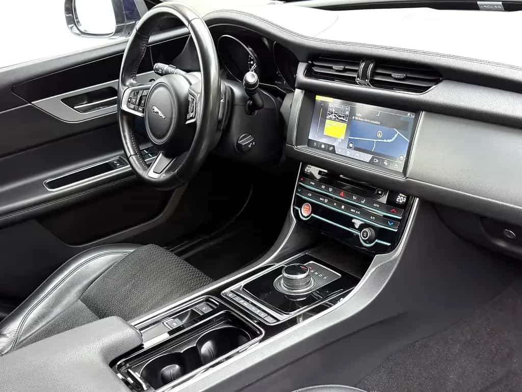 Jaguar XF Sportbrake Prestige *LED*SHZ*AHK*RFK* 08/2019-photo-9