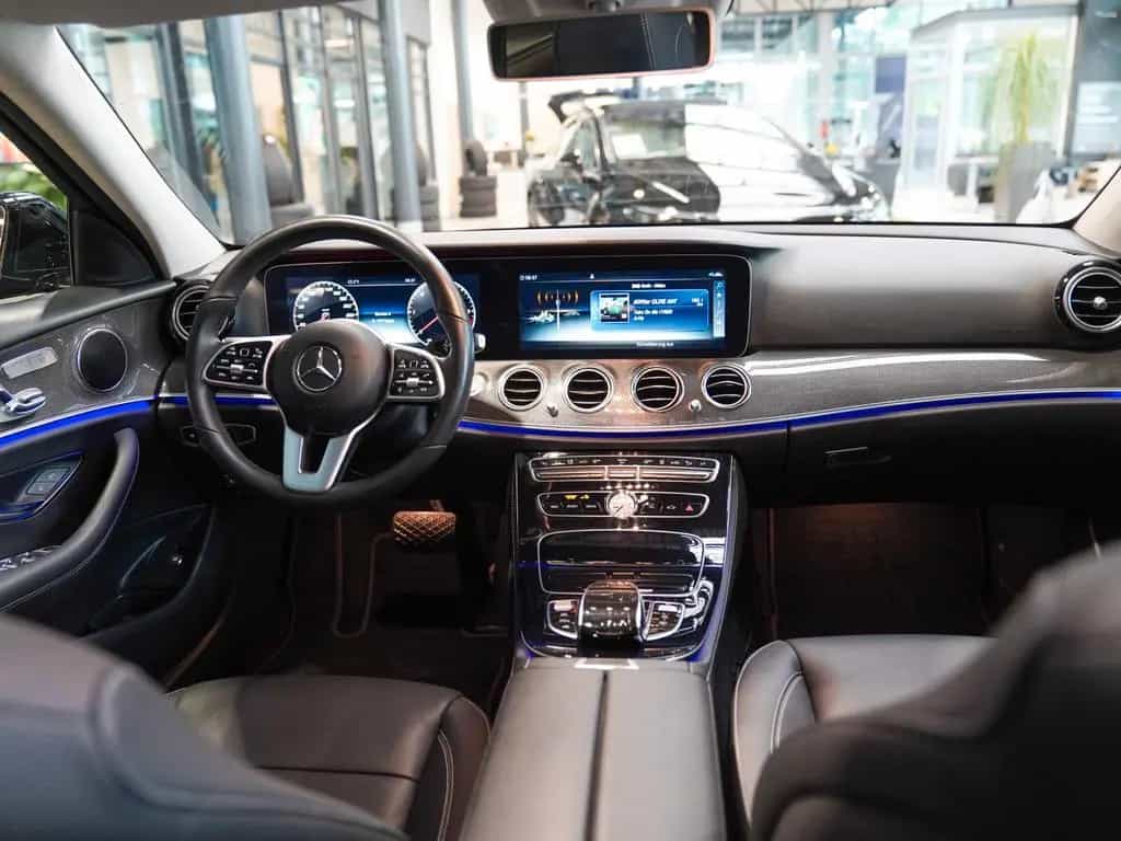 Mercedes-Benz E 220 d AVANTGARDE Leder Schiebedach Standheizun 11/2018-photo-14