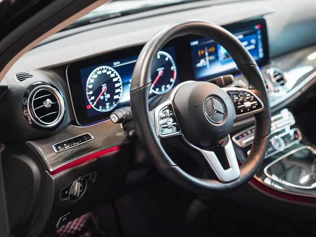 Mercedes-Benz E 220 d AVANTGARDE Leder Schiebedach Standheizun 11/2018-photo-16
