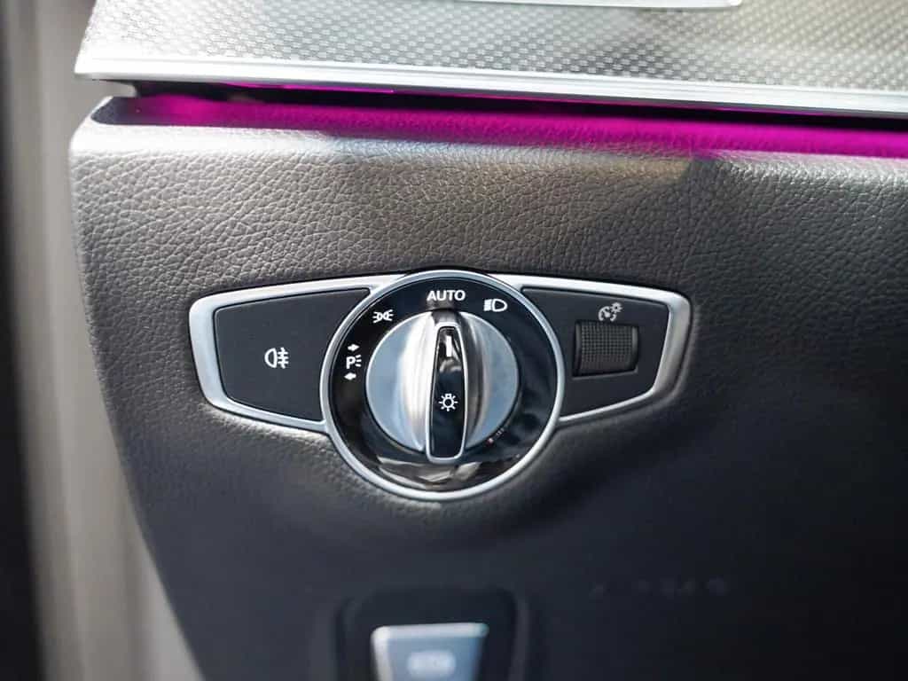 Mercedes-Benz E 220 d AVANTGARDE Leder Schiebedach Standheizun 11/2018-photo-17
