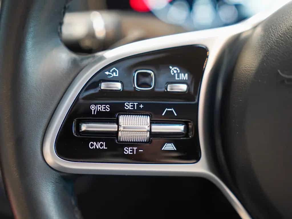 Mercedes-Benz E 220 d AVANTGARDE Leder Schiebedach Standheizun 11/2018-photo-19