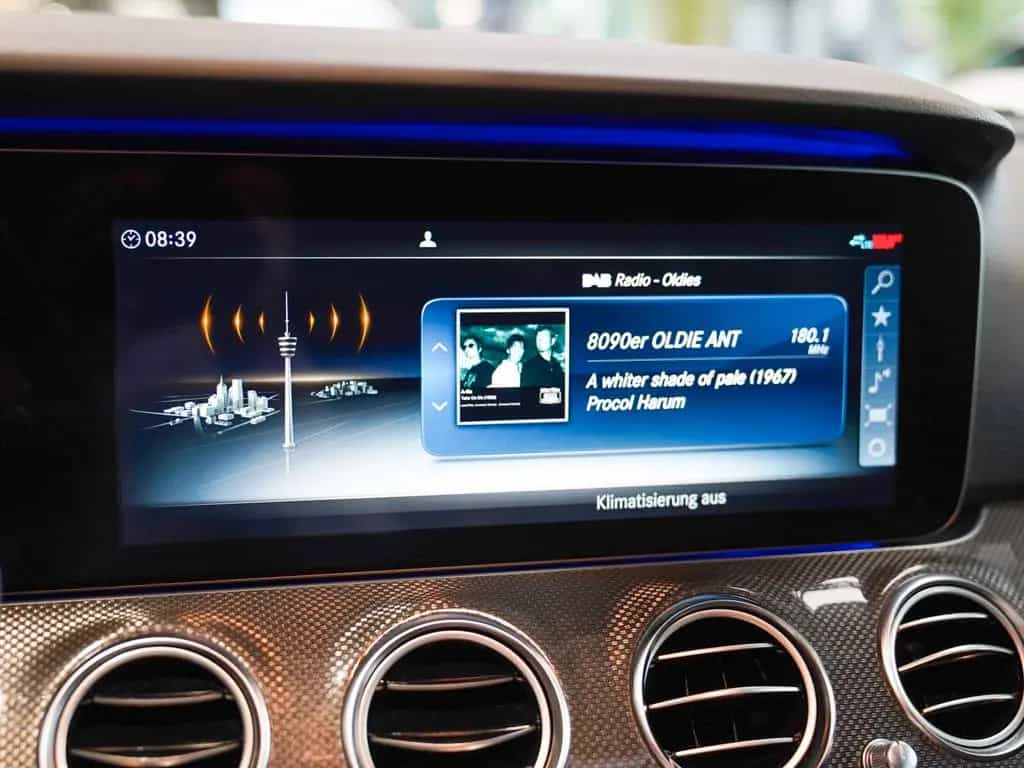 Mercedes-Benz E 220 d AVANTGARDE Leder Schiebedach Standheizun 11/2018-photo-20