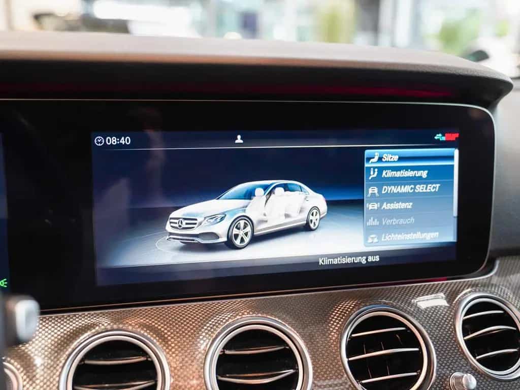Mercedes-Benz E 220 d AVANTGARDE Leder Schiebedach Standheizun 11/2018-photo-23