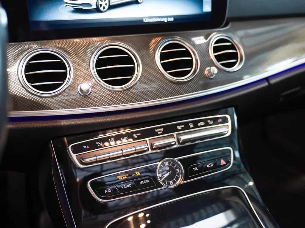 Mercedes-Benz E 220 d AVANTGARDE Leder Schiebedach Standheizun 11/2018-photo-24