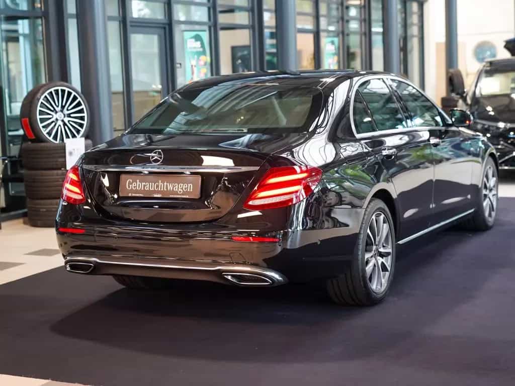 Mercedes-Benz E 220 d AVANTGARDE Leder Schiebedach Standheizun 11/2018-photo-3