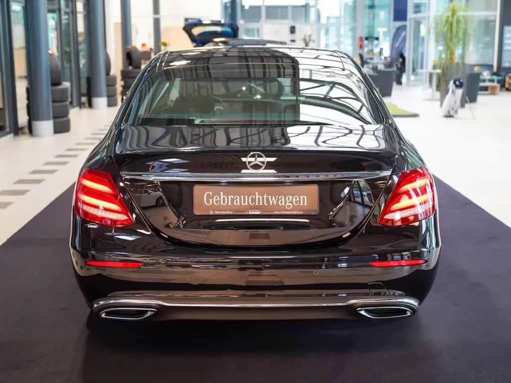 Mercedes-Benz E 220 d AVANTGARDE Leder Schiebedach Standheizun 11/2018-photo-4