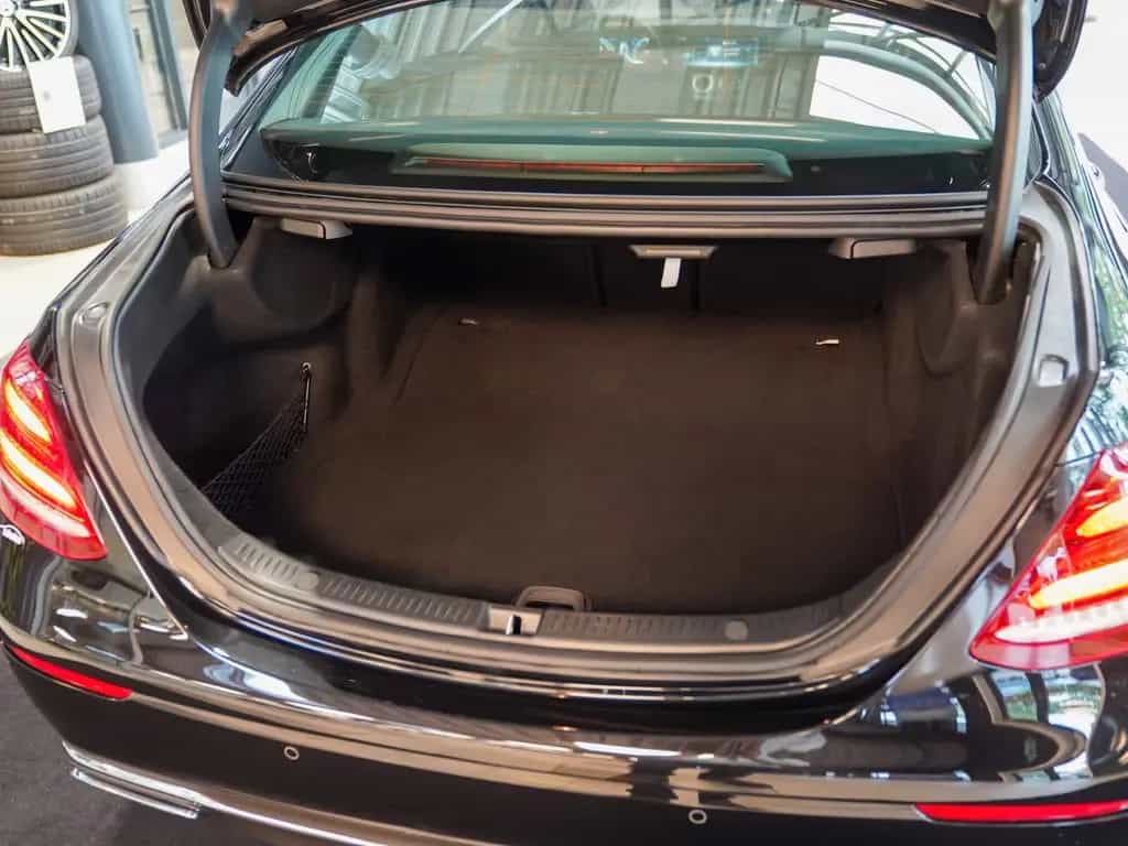 Mercedes-Benz E 220 d AVANTGARDE Leder Schiebedach Standheizun 11/2018-photo-5