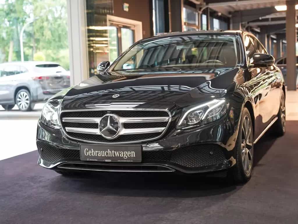 Mercedes-Benz E 220 d AVANTGARDE Leder Schiebedach Standheizun 11/2018-photo-7