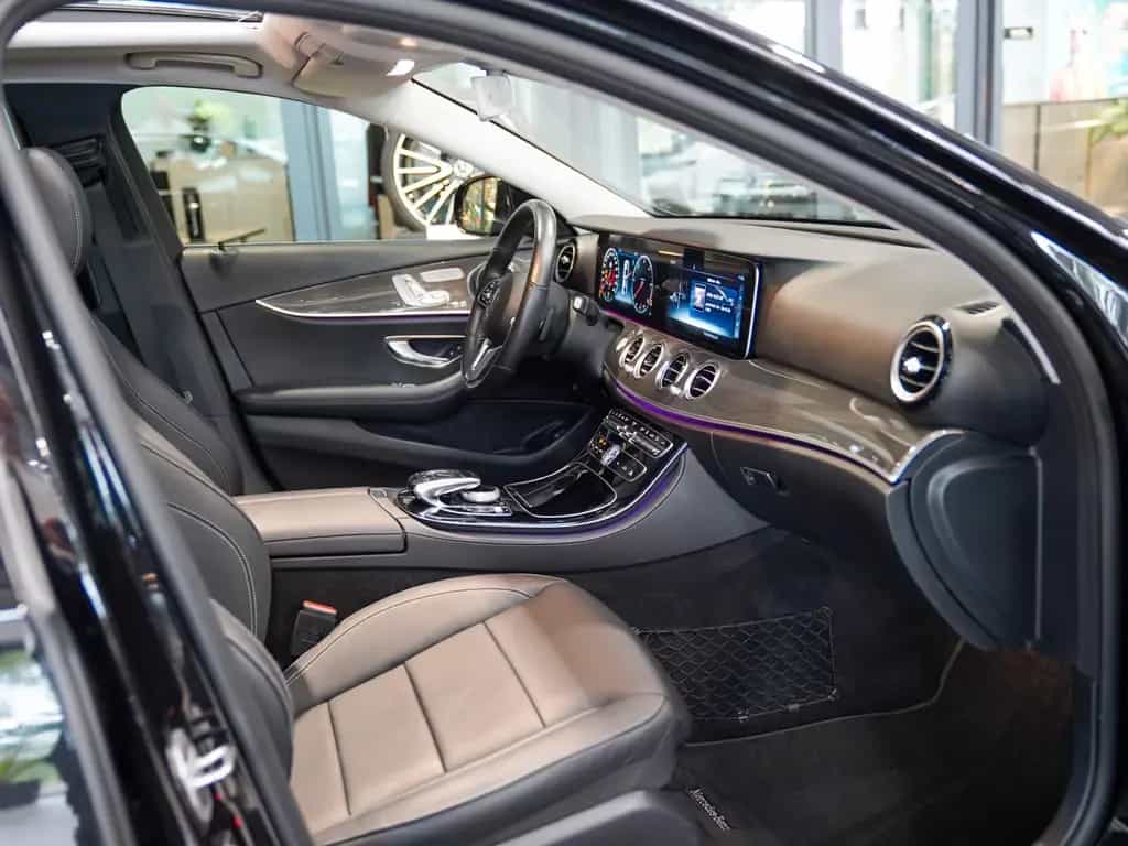 Mercedes-Benz E 220 d AVANTGARDE Leder Schiebedach Standheizun 11/2018-photo-9