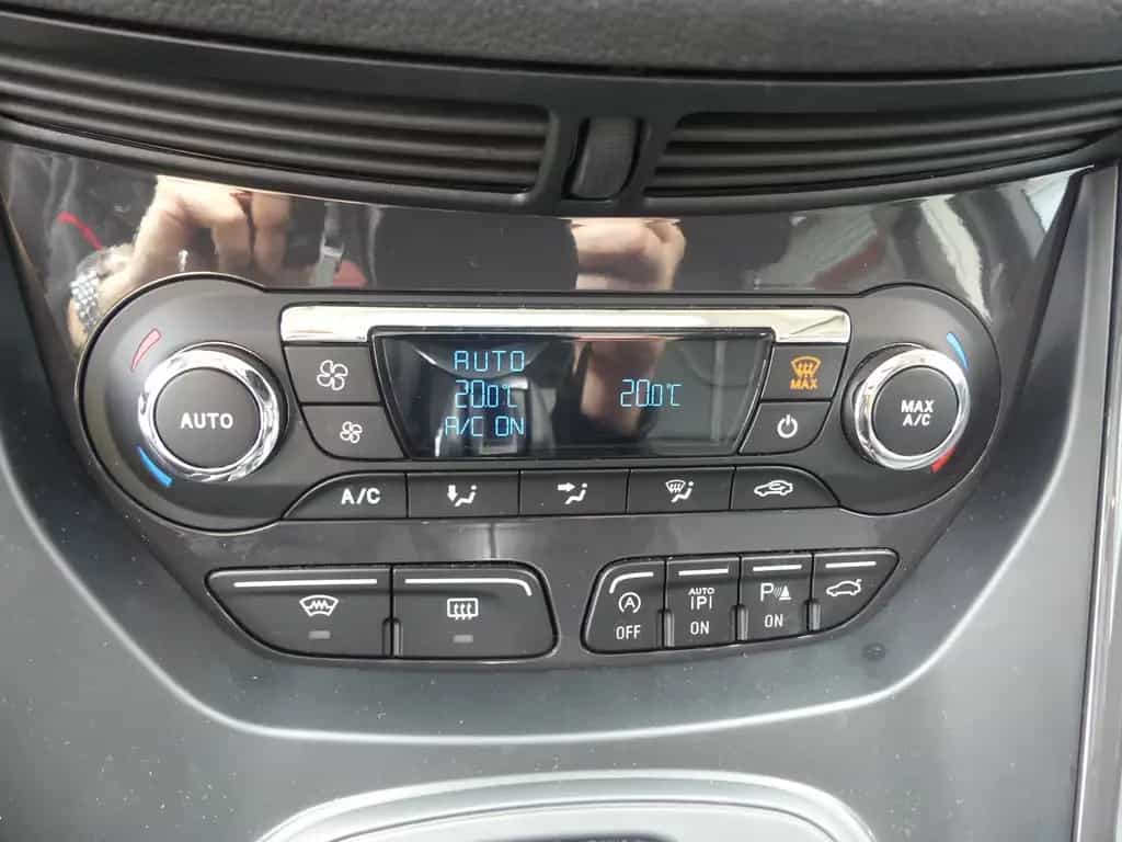 Ford Kuga Titanium Navi*Sitzheizung*Leder*Xenon 02/2015-photo-21