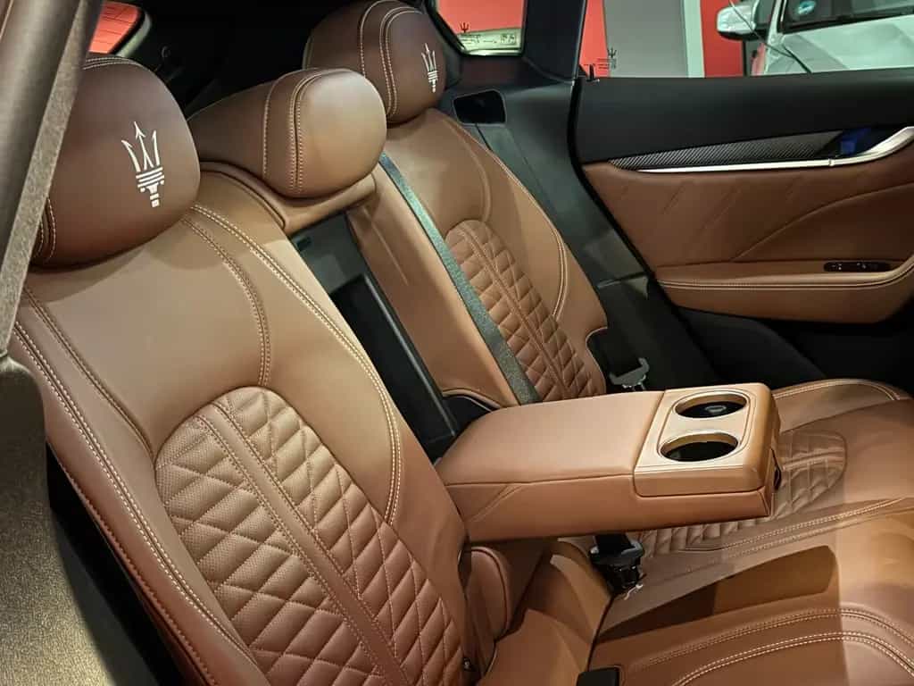 Maserati Levante /3.8 V8/530 PS/GTS/Q4/PANO/1.HAND/PERFEKT 05/2021-photo-13