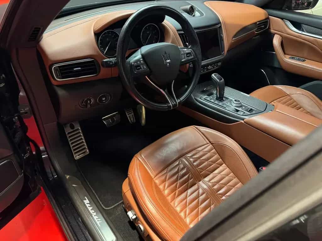 Maserati Levante /3.8 V8/530 PS/GTS/Q4/PANO/1.HAND/PERFEKT 05/2021-photo-22