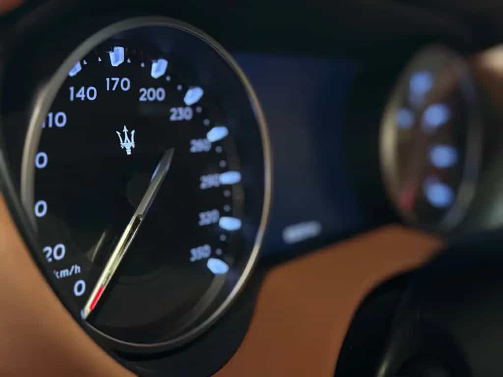 Maserati Levante /3.8 V8/530 PS/GTS/Q4/PANO/1.HAND/PERFEKT 05/2021-photo-24